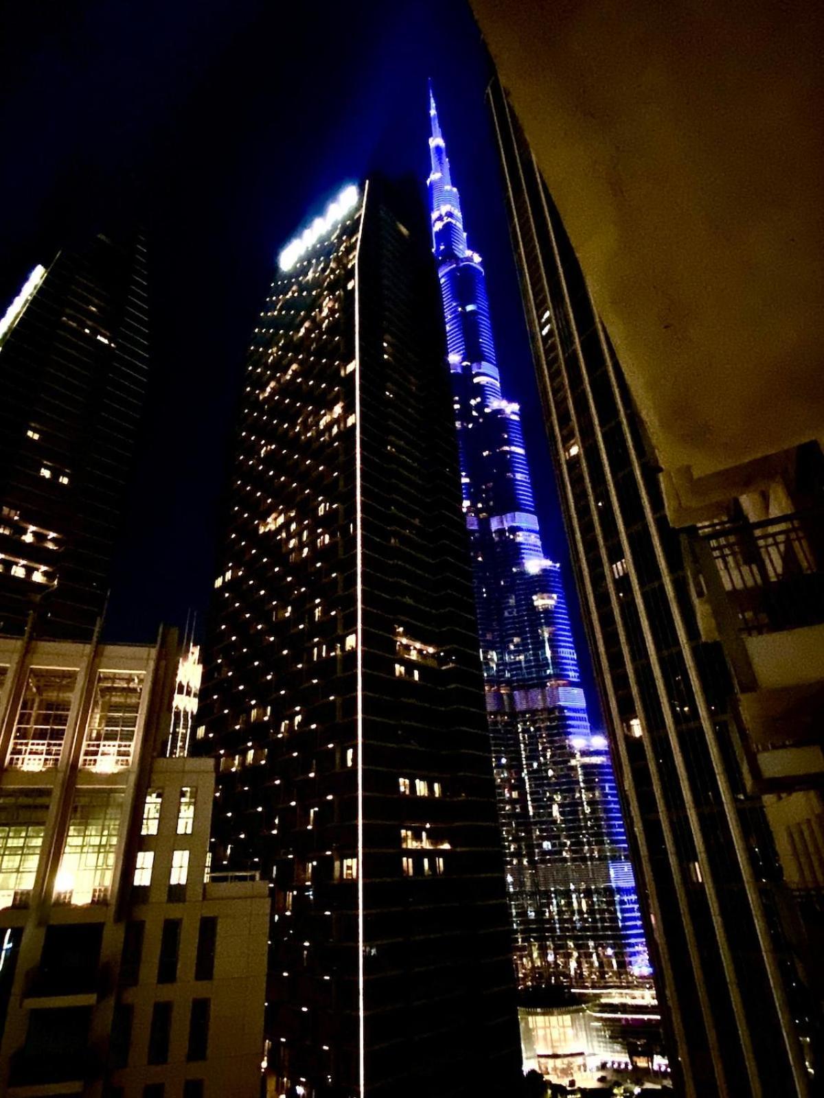 Exceptional Master - Near And Overlooking Burj Khalifa - Host Has Access To Living Space Homestay