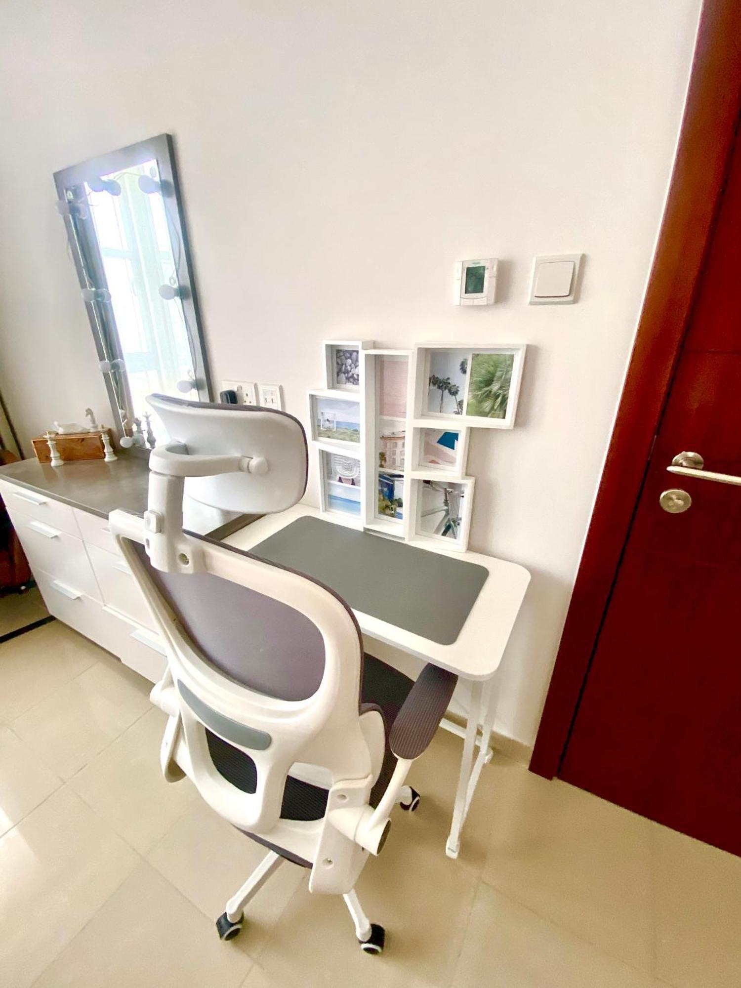 Exceptional Master - Near And Overlooking Burj Khalifa - Host Has Access To Living Space *